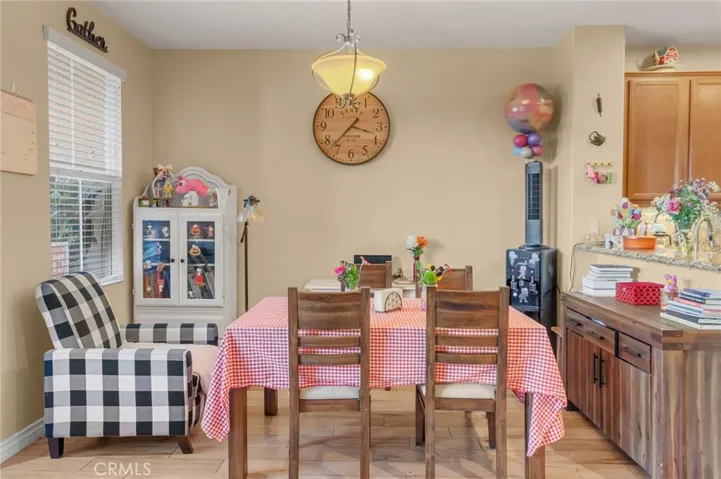 1082 Venice, Upland, California 91786