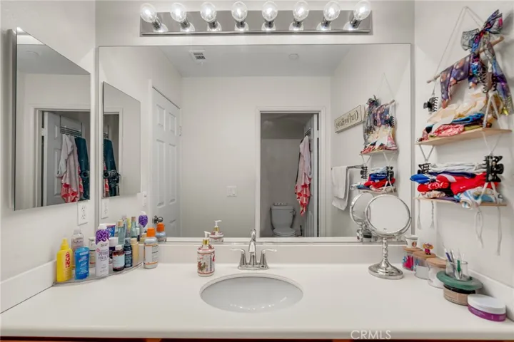 1082 Venice, Upland, California 91786