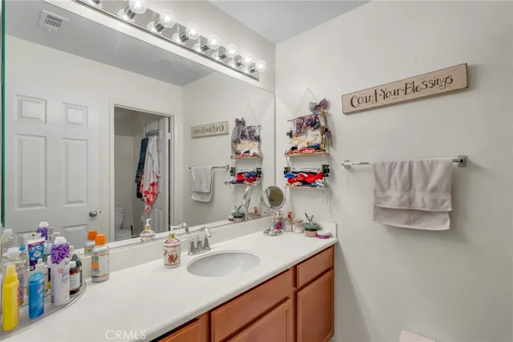 1082 Venice, Upland, California 91786