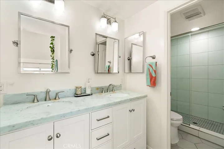Ensuite 3/4 bath
