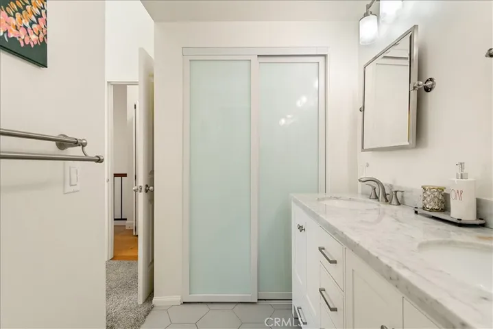 Ensuite 3/4 bath
