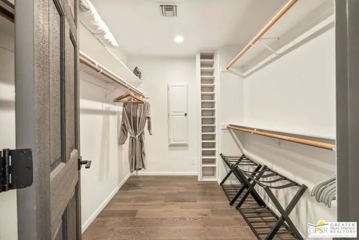2300 S Bisnaga Avenue, Palm Springs, California 92264