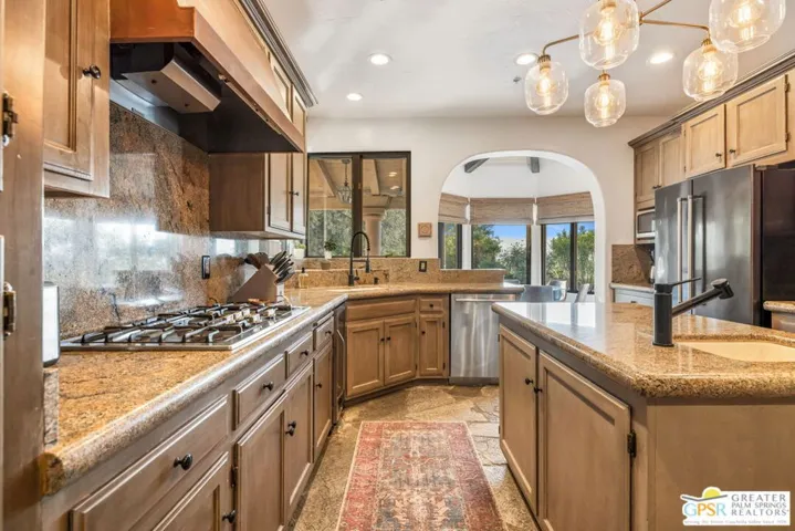 2300 S Bisnaga Avenue, Palm Springs, California 92264