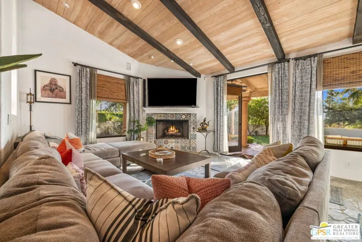 2300 S Bisnaga Avenue, Palm Springs, California 92264