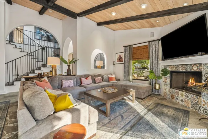 2300 S Bisnaga Avenue, Palm Springs, California 92264