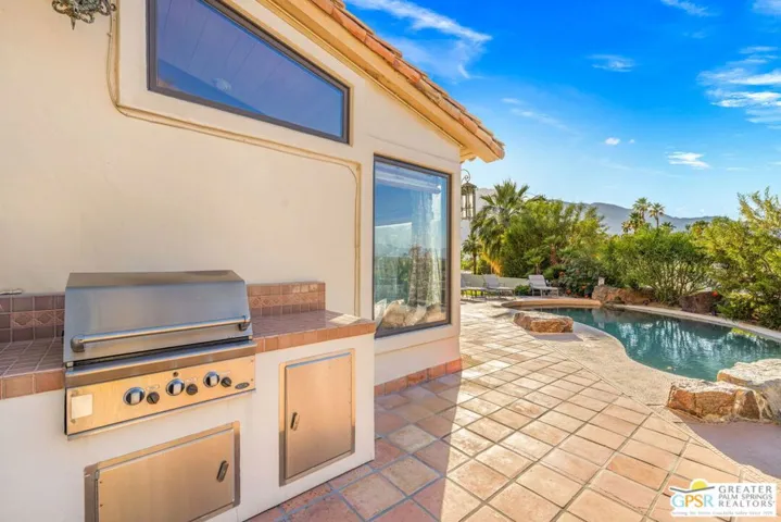 2300 S Bisnaga Avenue, Palm Springs, California 92264