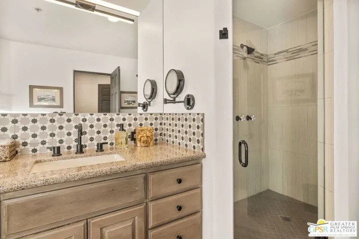 2300 S Bisnaga Avenue, Palm Springs, California 92264
