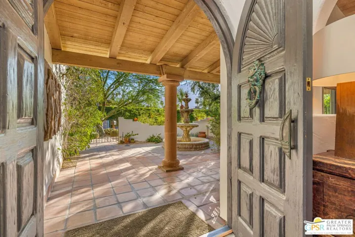 2300 S Bisnaga Avenue, Palm Springs, California 92264