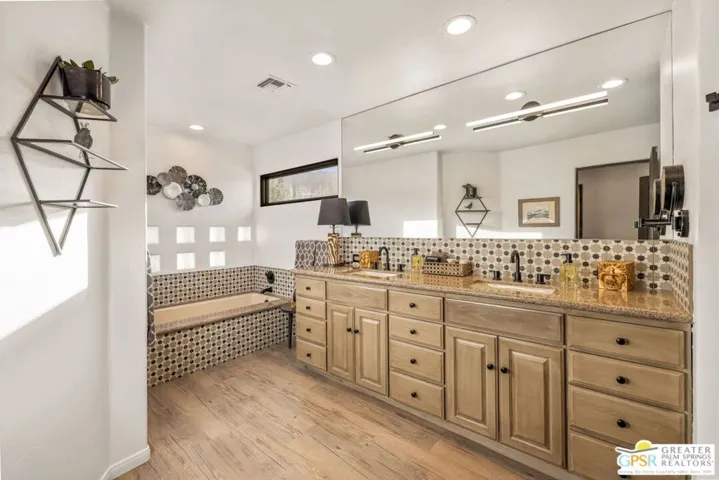 2300 S Bisnaga Avenue, Palm Springs, California 92264