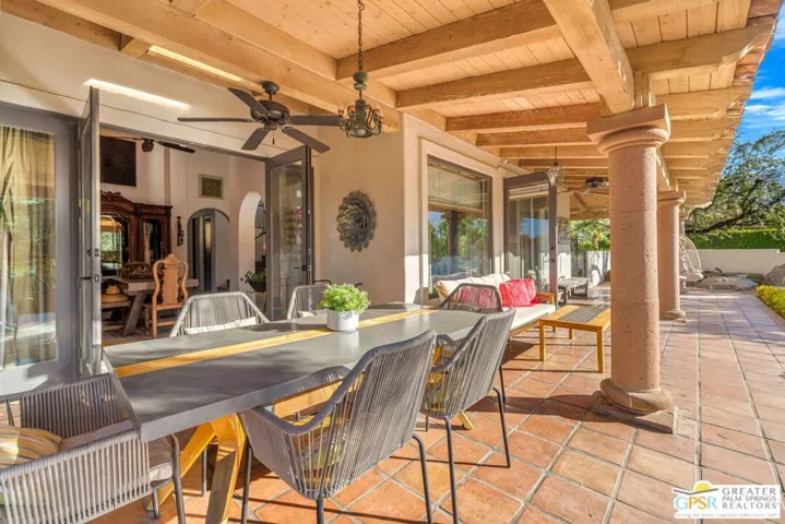 2300 S Bisnaga Avenue, Palm Springs, California 92264