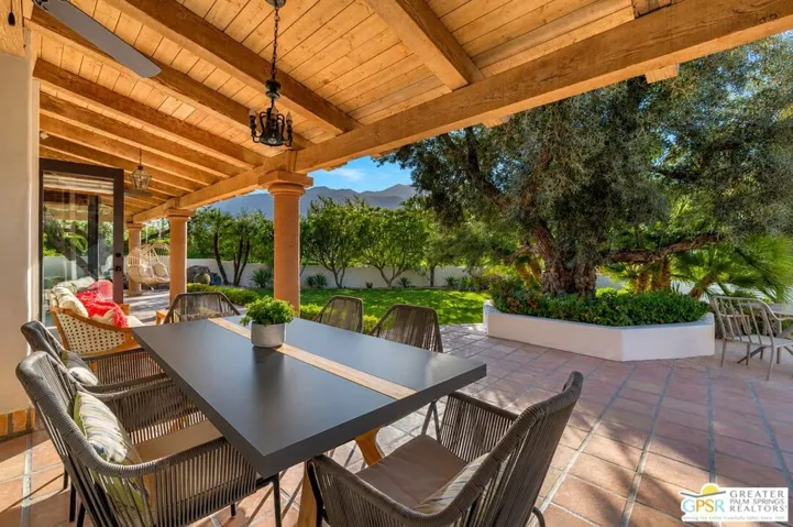 2300 S Bisnaga Avenue, Palm Springs, California 92264