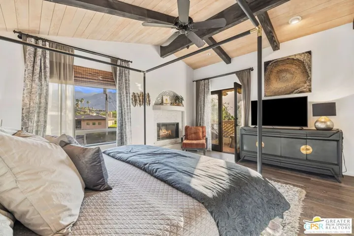 2300 S Bisnaga Avenue, Palm Springs, California 92264