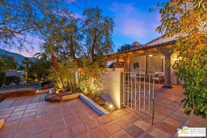 2300 S Bisnaga Avenue, Palm Springs, California 92264