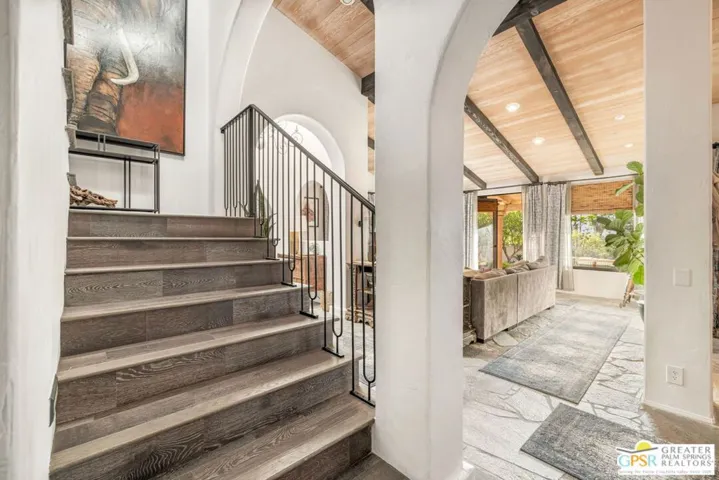 2300 S Bisnaga Avenue, Palm Springs, California 92264