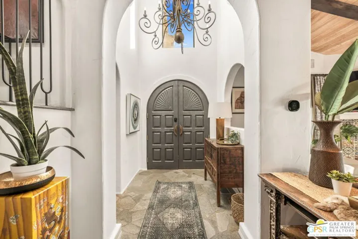 2300 S Bisnaga Avenue, Palm Springs, California 92264