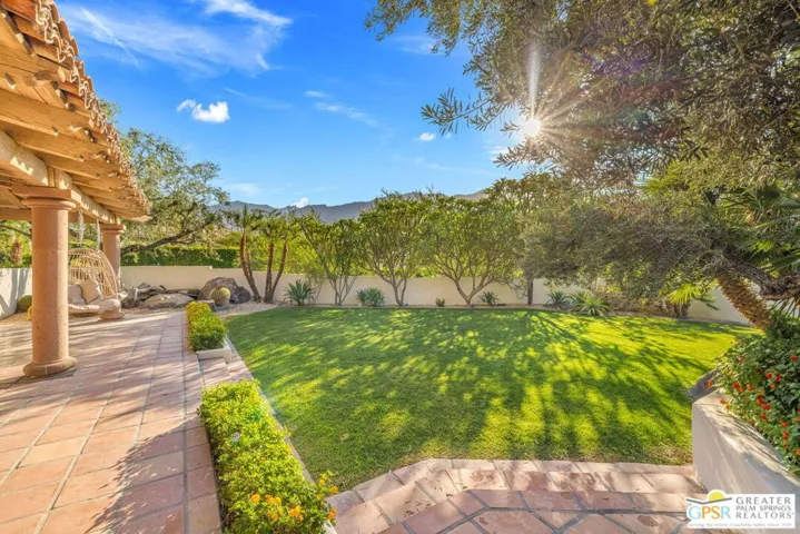 2300 S Bisnaga Avenue, Palm Springs, California 92264