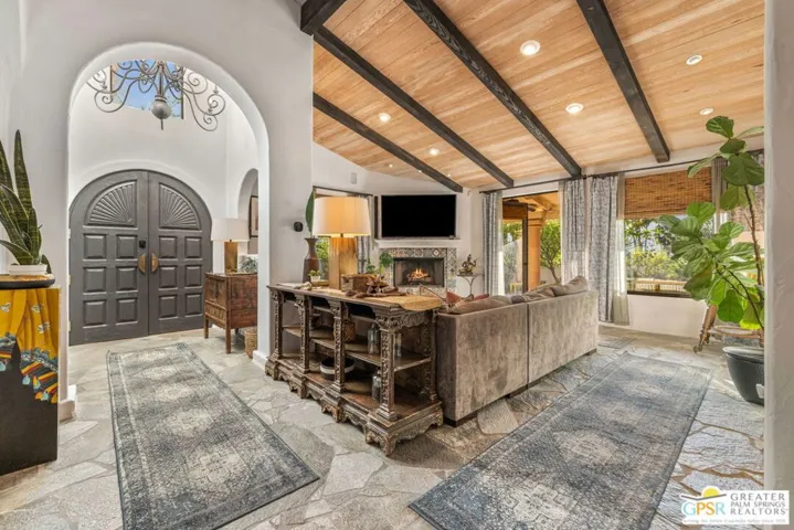 2300 S Bisnaga Avenue, Palm Springs, California 92264