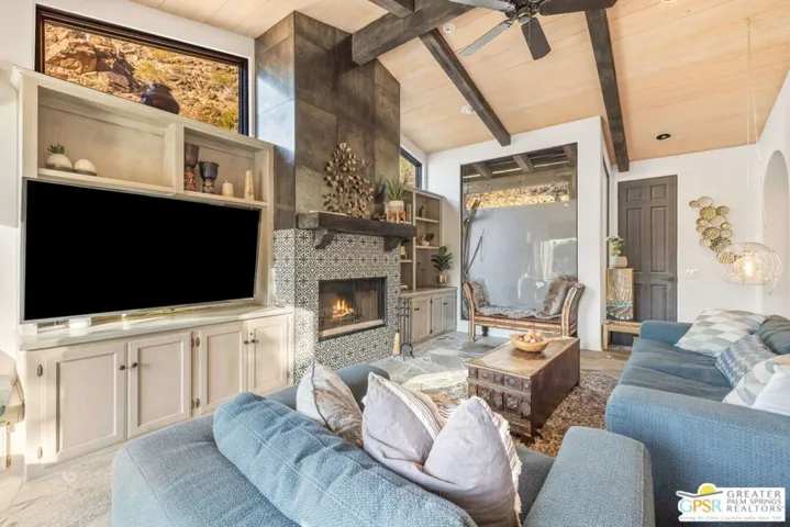 2300 S Bisnaga Avenue, Palm Springs, California 92264