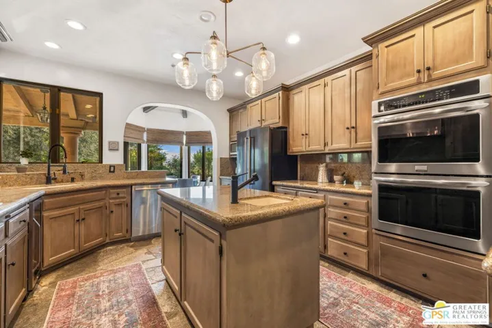 2300 S Bisnaga Avenue, Palm Springs, California 92264