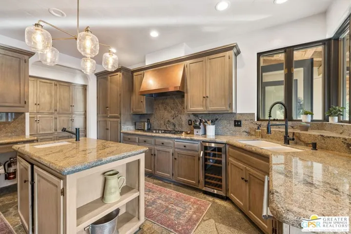 2300 S Bisnaga Avenue, Palm Springs, California 92264