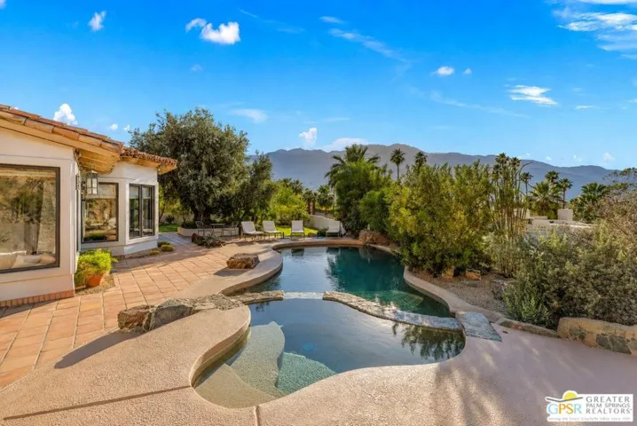 2300 S Bisnaga Avenue, Palm Springs, California 92264