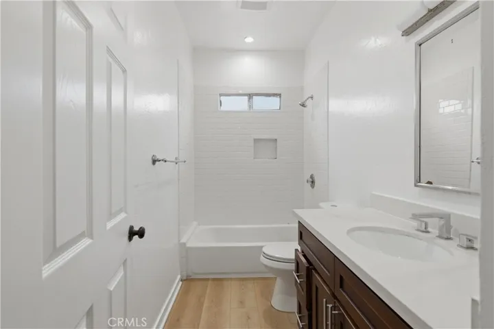 2911 S Palm Grove Avenue, Los Angeles, California 90016