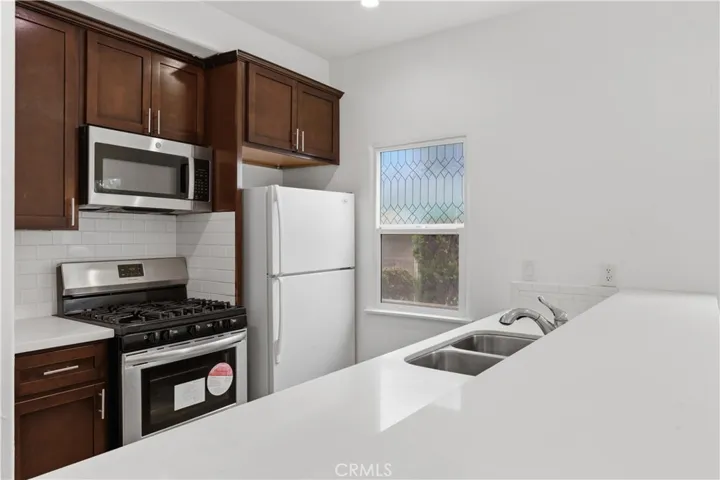 2911 S Palm Grove Avenue, Los Angeles, California 90016