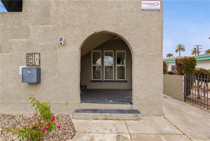 2911 S Palm Grove Avenue, Los Angeles, California 90016