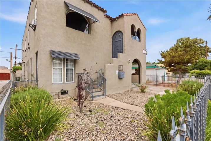 2911 S Palm Grove Avenue, Los Angeles, California 90016