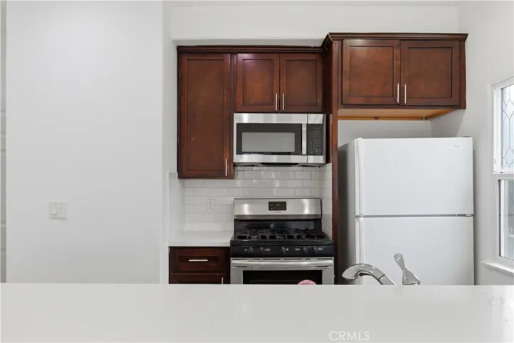 2911 S Palm Grove Avenue, Los Angeles, California 90016
