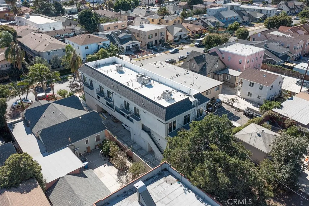 1041 W Leighton Avenue 4, Los Angeles, California 90037 — photo 4