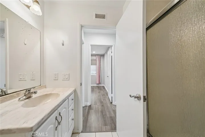 Upstairs Bathroom in Hallway