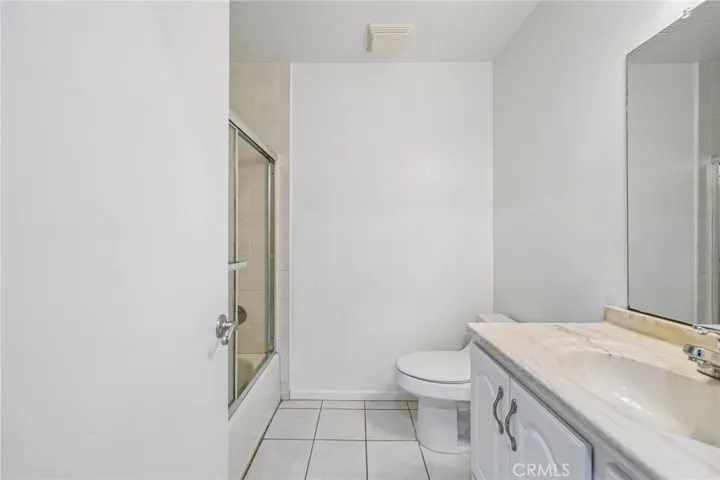Upstairs Bathroom in Hallway