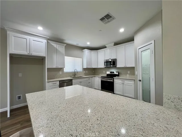40719 171th Street, Lake Los Angeles, California 93535
