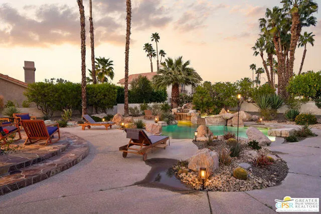 364 Oakmonts pool