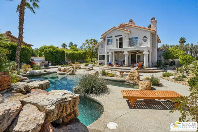 374 OK back pool to house
