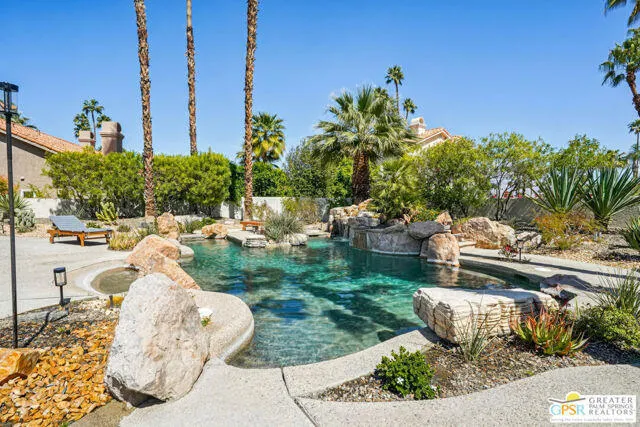 364 daytime pool