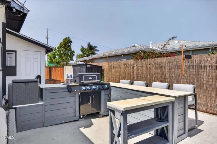 Outdoor Kitchen / Bar
