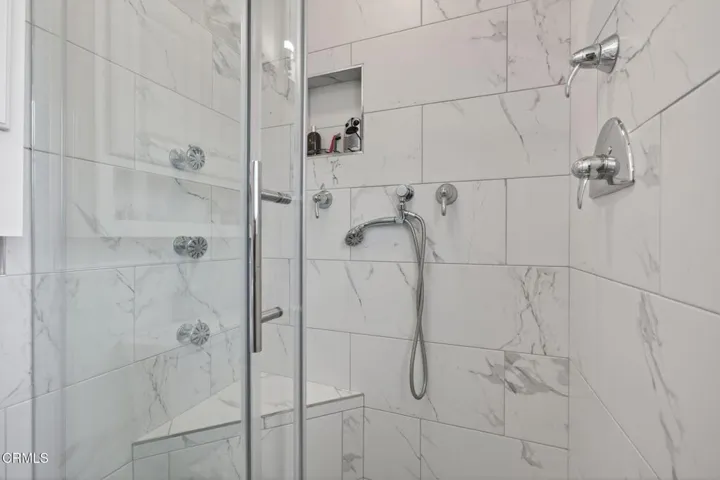 Walk-in with Body Shower