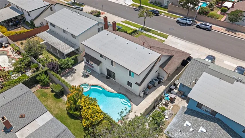 Ideally located just minutes from Old Towne Orange, Disneyland, Angel Stadium, fine dining, entertainment, easy freeway access