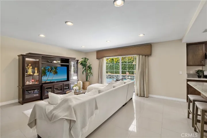Light, Bright and Open with Natural Light, turnkey ready
