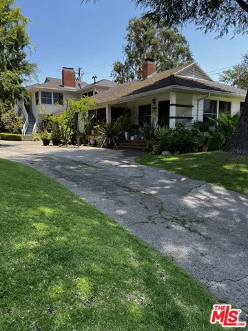 EXTERIOR OF TRIPLEX