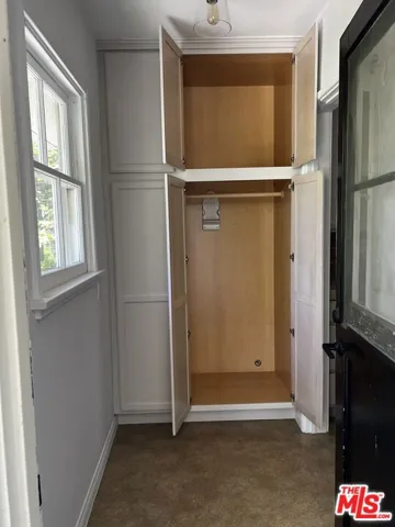 SEPARATE KITCHEN PANTRY
