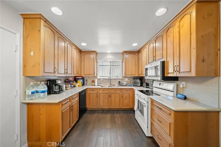 3501 Claremore Avenue, Long Beach, California 90808