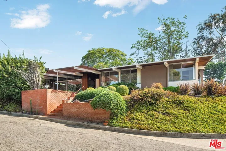 1500 N Tigertail Road, Los Angeles, California 90049