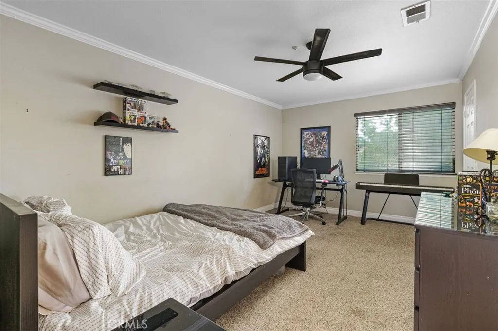 Upstairs guest bedroom