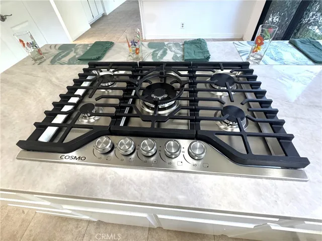 and 5 burner cooktop too!