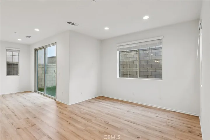 5313 Teramo, Fontana, California 92336