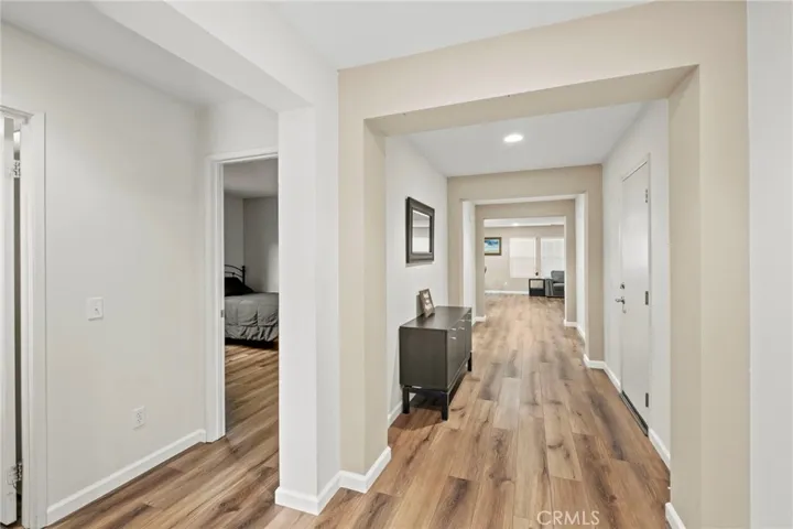 entry to guest bed2-3 and bath2