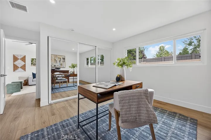 Large 5th Bedroom / Office